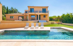 Lovely Home In Arles With Outdoor Swimming Pool